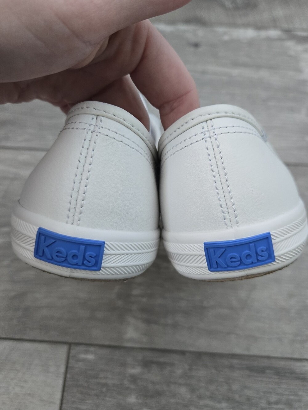 8 Wide Women's Champion Originals Leather Medium/Wide Sneaker Size 8 Wide - Picture 7 of 11